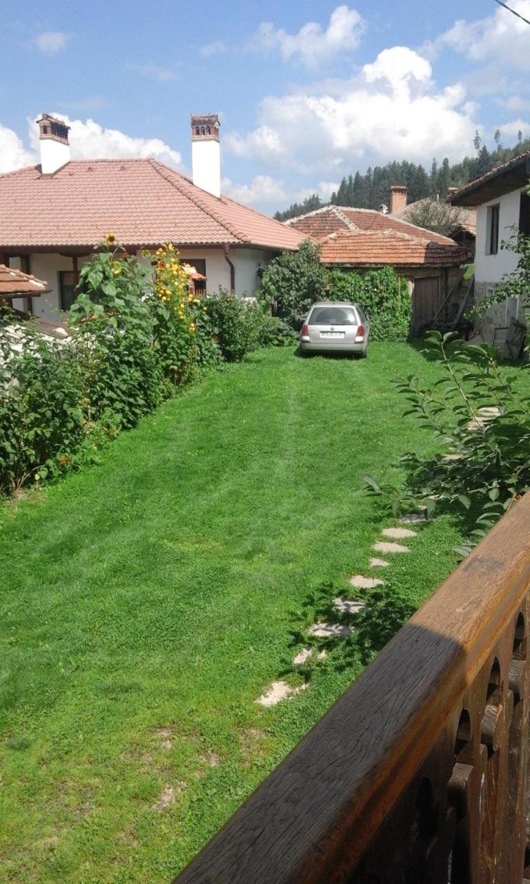Guest House Lina Kopriwschtiza Exterior foto
